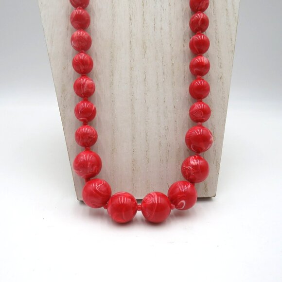 Vintage Red Marbled Bead Necklace Gold Tone Clasp Statement Chunky Jewelry 30" - Picture 3 of 6